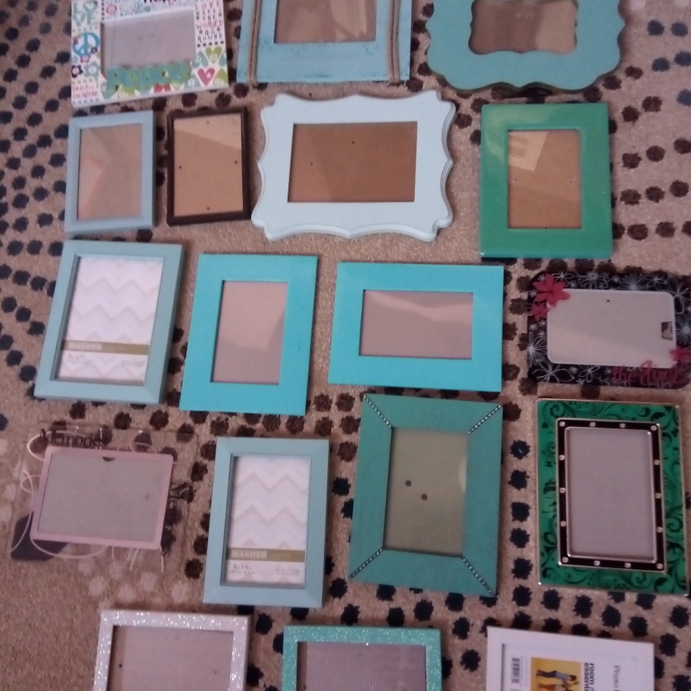 18 picture frames
